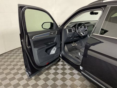 Used 2021 Volkswagen Atlas SE w/ Towing Package AWD/4WD image 17