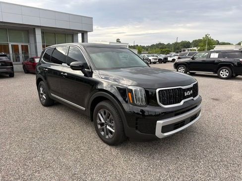Used 2025 Kia Telluride LX FWD image 3
