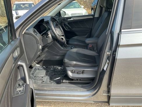Used 2022 Volkswagen Tiguan SE image 13