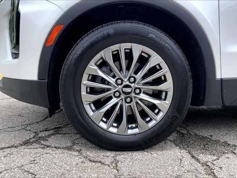 Used 2025 Cadillac XT4 Premium Luxury FWD image 9