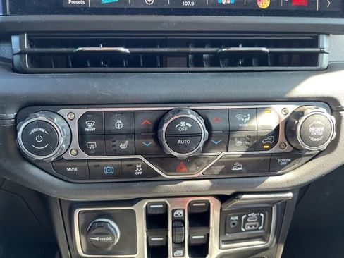 Certified 2025 Jeep Wrangler Unlimited Sahara AWD/4WD image 25