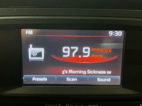 Used 2014 Kia Soul ! FWD image 10