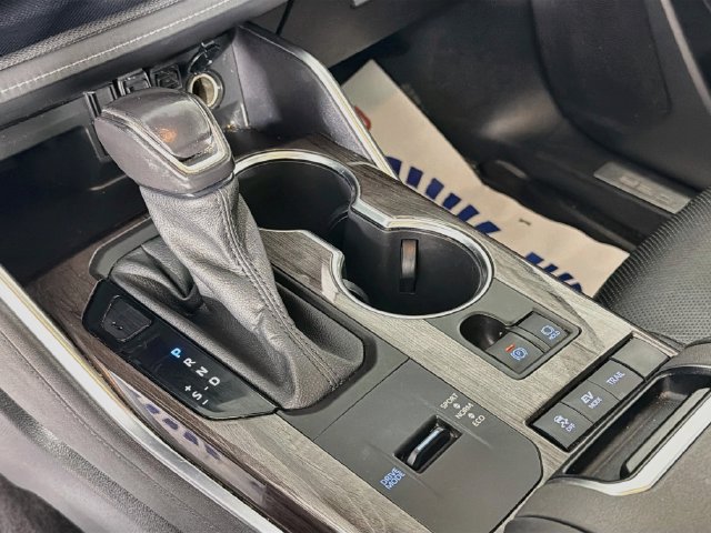 Used 2021 Toyota Highlander Platinum AWD/4WD image 16