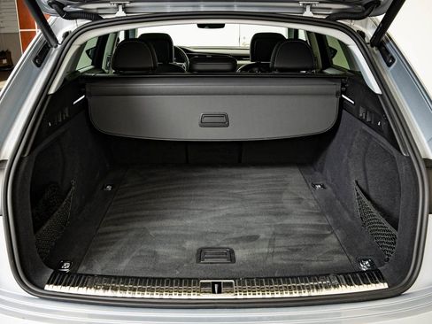 Used 2022 Audi e-tron Premium w/ Convenience Plus Package image 18