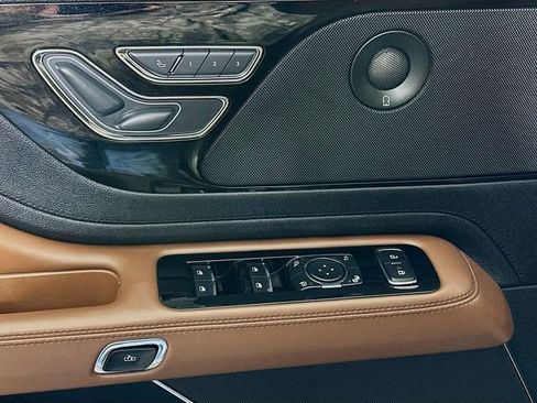 Used 2022 Lincoln Aviator Reserve w/ Elements Package Plus image 18