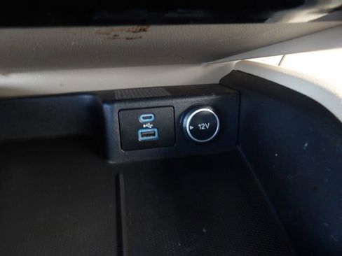 Certified 2021 Ford Escape SE w/ SE Sport Appearance Package image 17