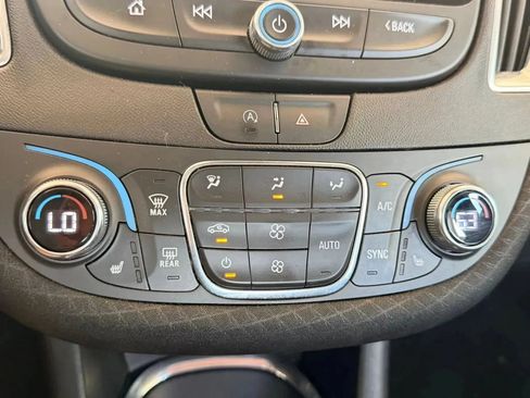 Used 2021 Chevrolet Malibu LT FWD image 16