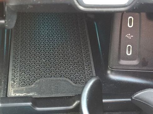 Used 2026 Mercedes-Benz GLC 300 4MATIC image 32