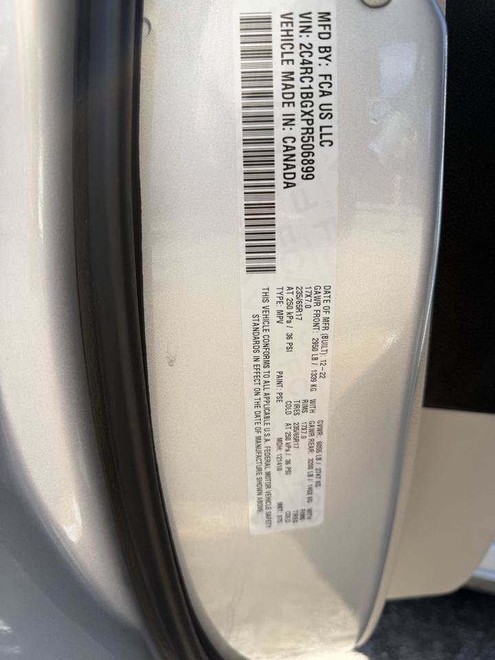 Used 2023 Chrysler Pacifica Touring-L FWD image 24
