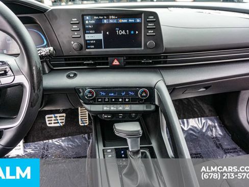 Used 2025 Hyundai Elantra Sport image 37