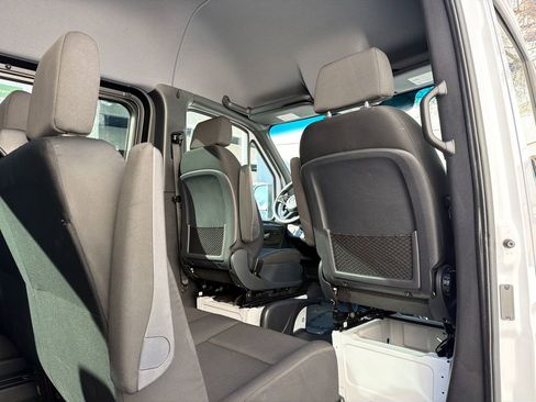 Used 2024 Mercedes-Benz Sprinter 2500 image 11