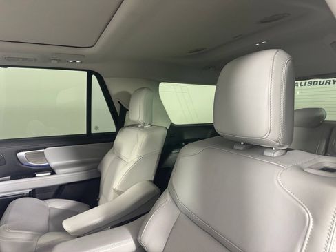 Used 2025 Ford Expedition Platinum w/ Driver's Package AWD/4WD image 24