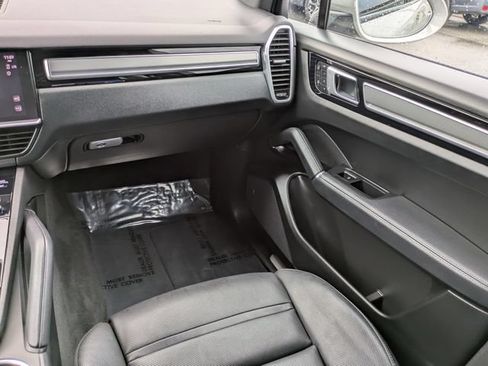 Used 2022 Porsche Cayenne AWD/4WD image 17
