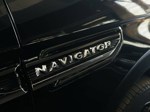 Used 2023 Lincoln Navigator Reserve w/ Monochromatic Package AWD/4WD image 6