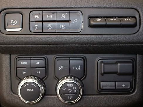 Used 2022 GMC Yukon XL Denali w/ Denali Premium Package image 37