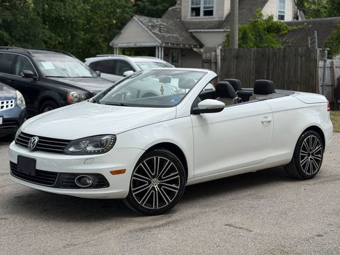 Used 2015 Volkswagen Eos Final Edition FWD image 2