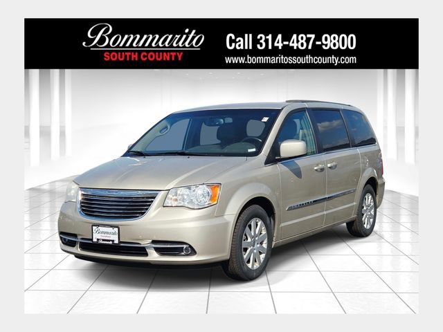 Used 2015 Chrysler Town & Country Touring FWD image 1