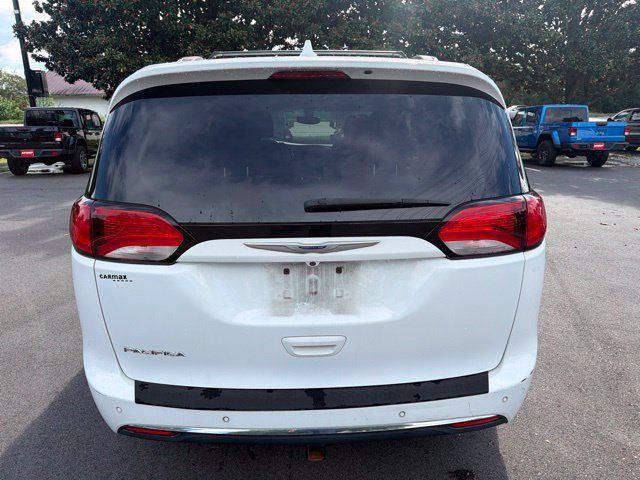 Used 2019 Chrysler Pacifica Touring-L FWD image 5