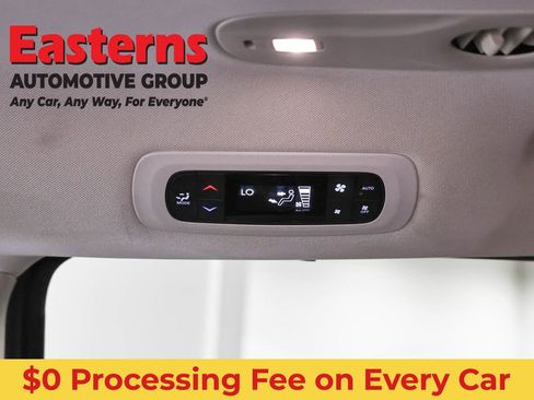 Used 2023 Chrysler Pacifica Touring-L FWD image 24