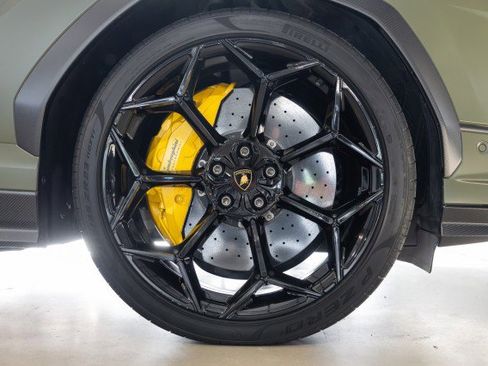 Used 2023 Lamborghini Urus Performante image 32