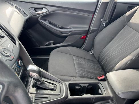 Used 2016 Ford Focus SE w/ SE Power Seat Package image 14