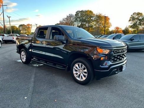 Used 2022 Chevrolet Silverado 1500 Custom image 4