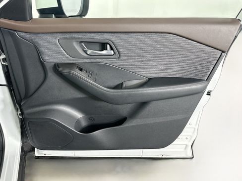 Used 2023 Nissan Rogue SV FWD image 30