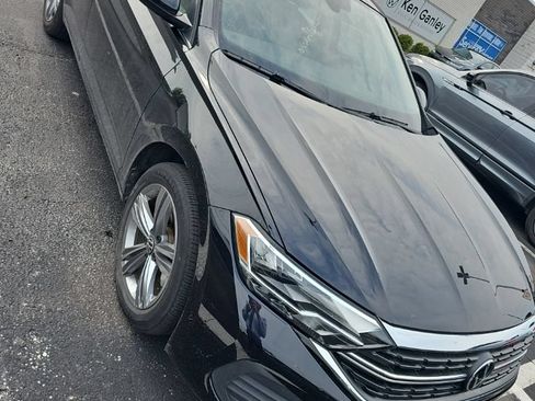 Used 2024 Volkswagen Jetta SE w/ Panoramic Sunroof Package FWD image 3
