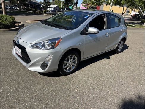Used 2016 Toyota Prius C Three FWD image 1