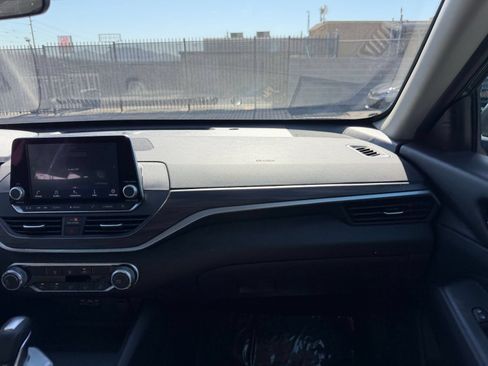 Used 2025 Nissan Altima 2.5 SV FWD image 35