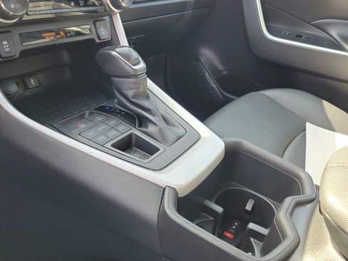 Used 2022 Toyota RAV4 XLE Premium w/ Carpet Mat Package (TMS) AWD/4WD image 29