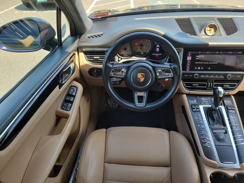 Used 2021 Porsche Macan Turbo AWD/4WD image 19