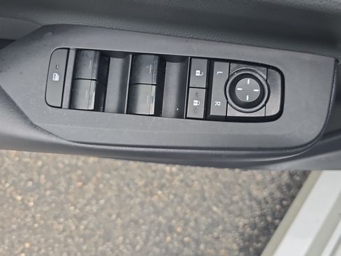 Used 2024 Toyota Prius LE FWD image 27