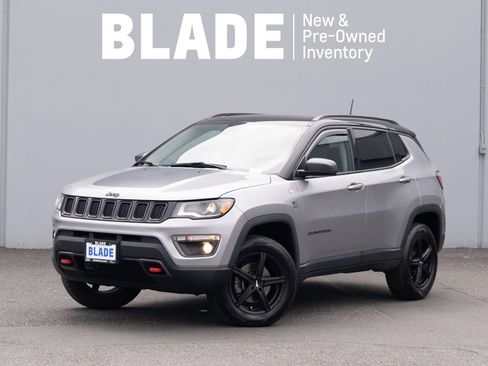 Used 2017 Jeep Compass Trailhawk w/ Leather Interior Group AWD/4WD image 1