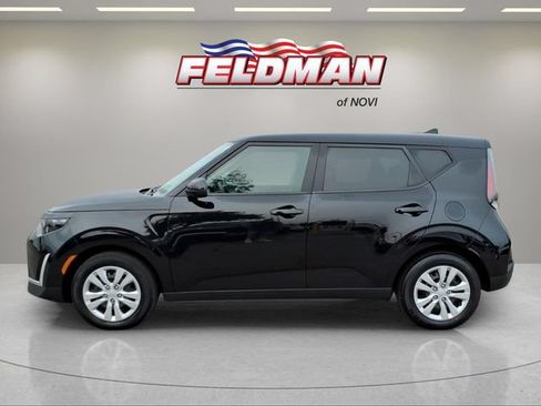 Used 2023 Kia Soul LX FWD image 2