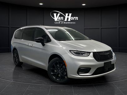 New 2026 Chrysler Pacifica Limited w/ S Appearance Package