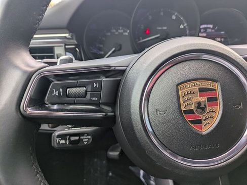 Used 2025 Porsche Macan AWD/4WD image 17