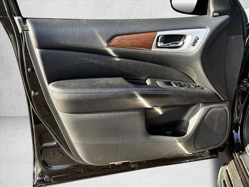 Used 2017 Nissan Pathfinder Platinum w/ Family Entertainment Package image 12