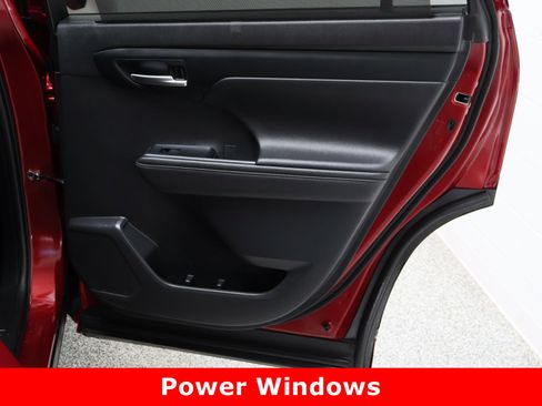Certified 2024 Toyota Highlander XSE image 37