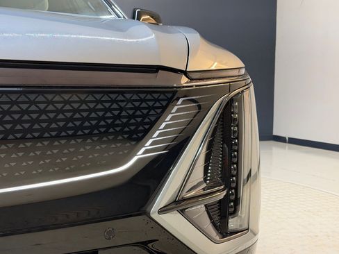 New 2026 Cadillac Lyriq Sport AWD/4WD image 24