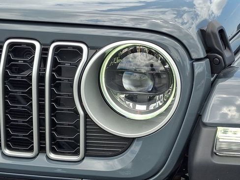 Used 2025 Jeep Wrangler Unlimited Sahara w/ Safety Group AWD/4WD image 9