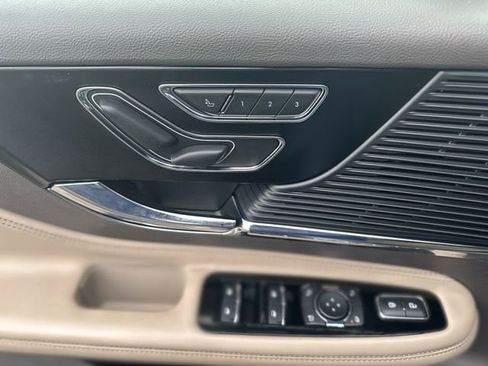 Used 2020 Lincoln Corsair Standard w/ Premium Package image 14