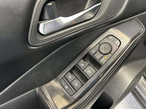 Used 2025 Nissan Rogue SV FWD image 16