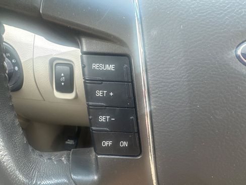 Used 2012 Ford Taurus SEL FWD image 17
