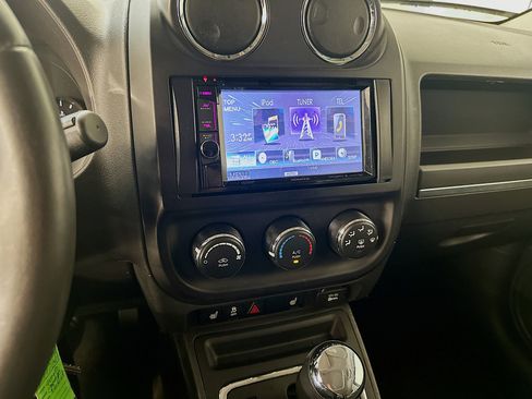 Used 2015 Jeep Patriot High Altitude AWD/4WD image 24