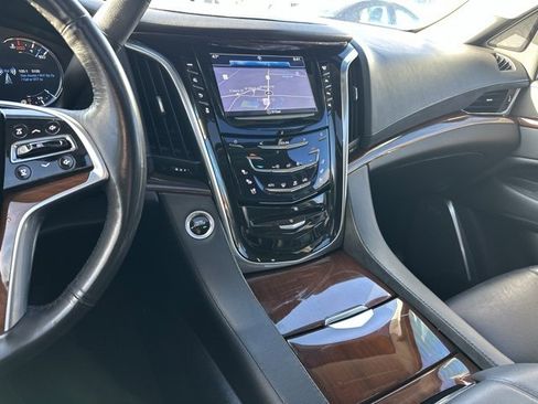 Used 2019 Cadillac Escalade ESV Luxury image 25