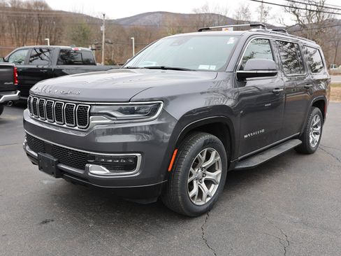 Used 2022 Jeep Wagoneer Series I w/ Premium Group I image 3