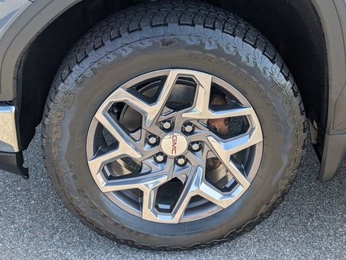 Used 2024 GMC Sierra 1500 SLT w/ SLT Premium Plus Package AWD/4WD image 15