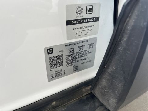 Used 2023 GMC Acadia SLT image 29