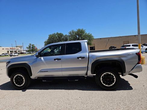 Used 2026 Toyota Tacoma TRD Off-Road AWD/4WD image 5